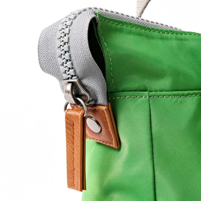 ROKA Bantry B Online Lime Kleine Tasche aus recyceltem Nylon