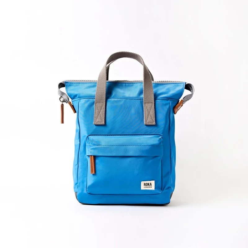 ROKA Bantry B Malibu Blaue kleine Tasche aus recyceltem Nylon