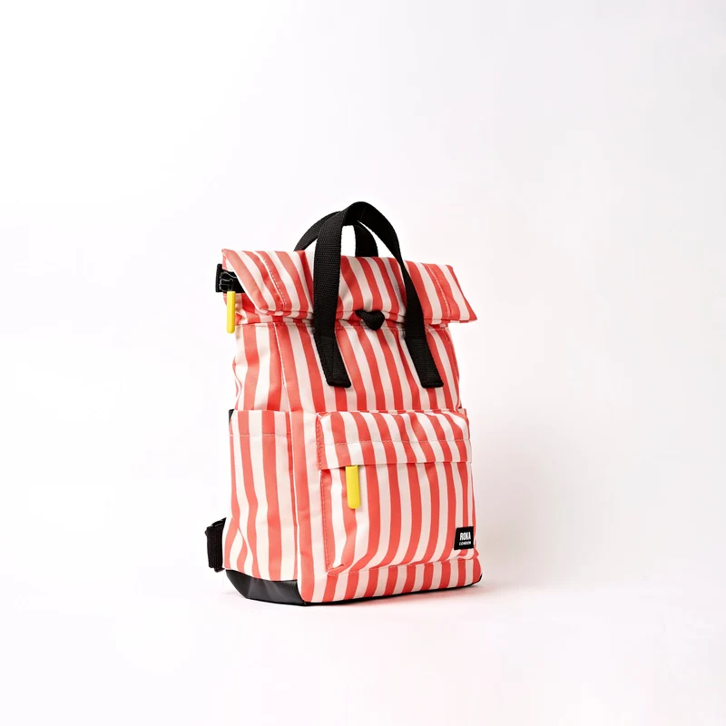 ROKA Canfield Kleine Tasche aus recyceltem Canvas mit Korallenstreifen