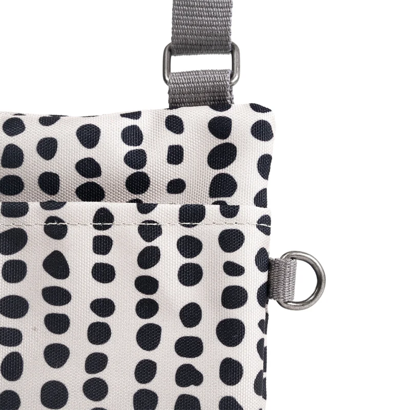 ROKA Chelsea Linear Dot Tasche aus recyceltem Canvas