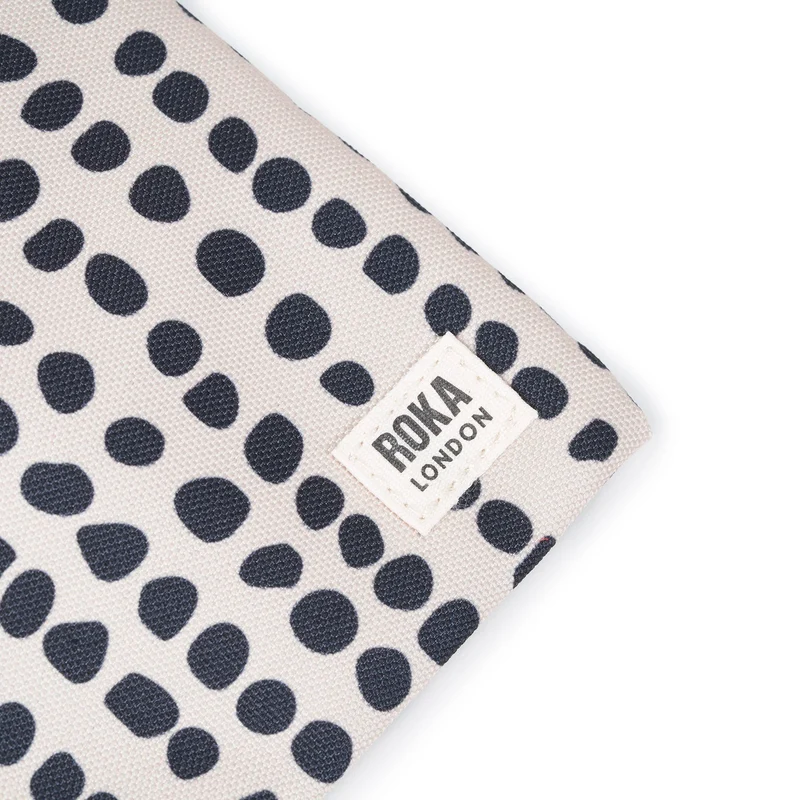 ROKA Chelsea Linear Dot Tasche aus recyceltem Canvas