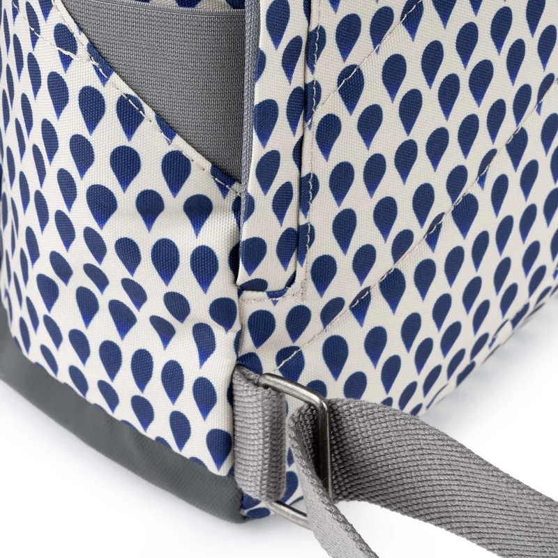 ROKA Canfield B Denim Rain Kleine Tasche aus recyceltem Canvas