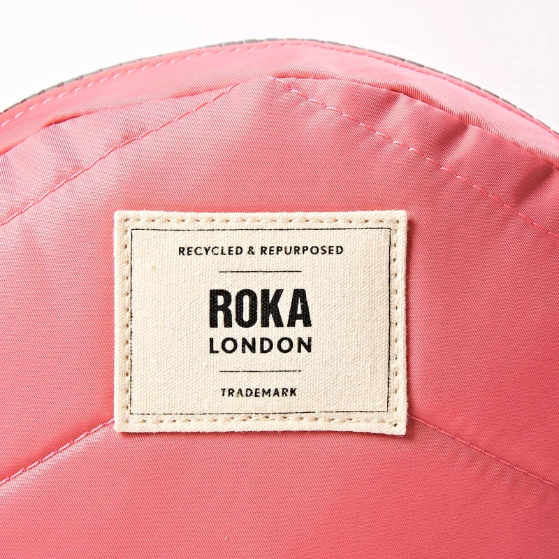 ROKA Paddington Kleine Tasche aus recyceltem Nylon | Rosa Limonade