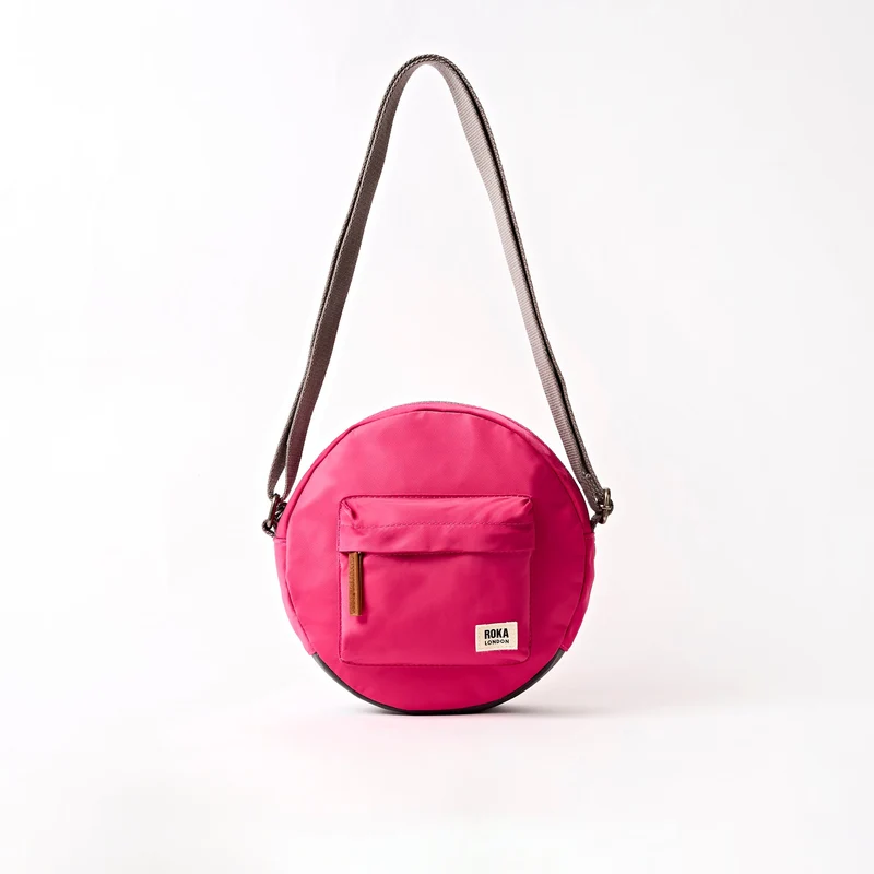 ROKA Paddington Kleine Tasche aus recyceltem Nylon | Granitrot