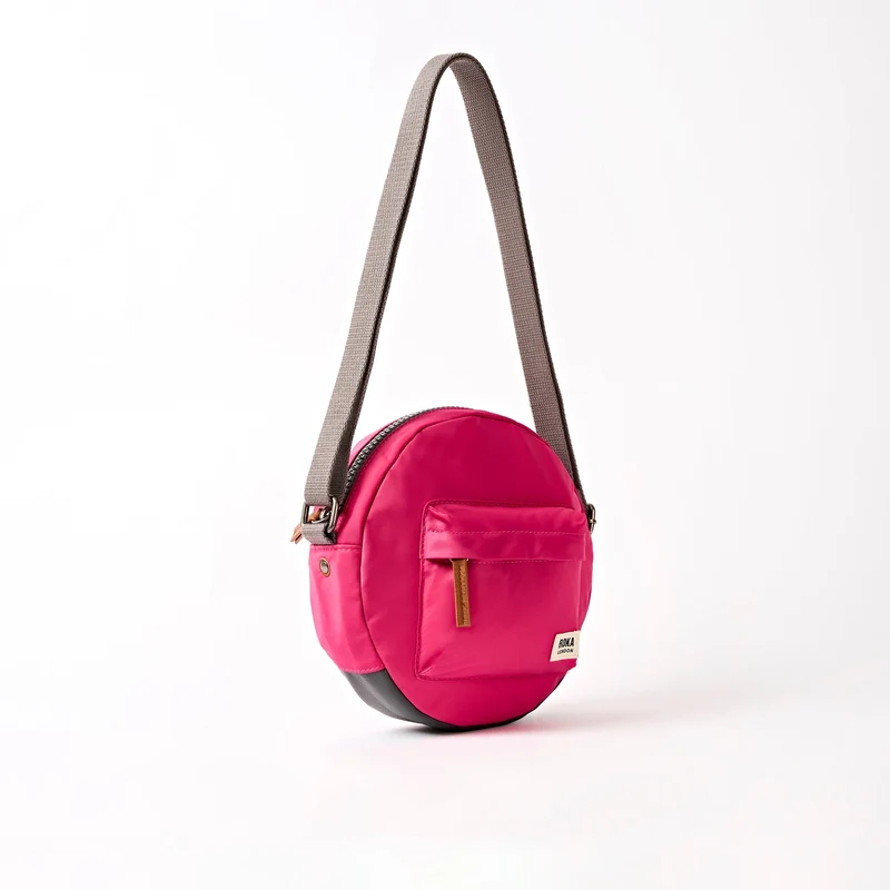ROKA Paddington Kleine Tasche aus recyceltem Nylon | Granitrot