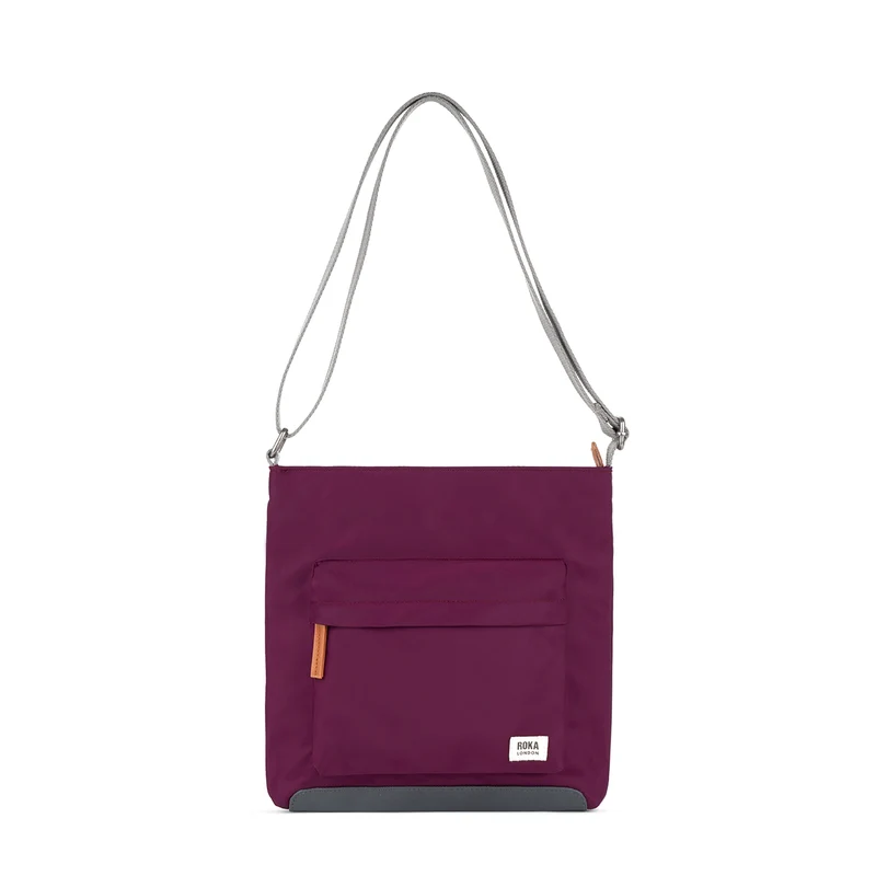ROKA Kennington B Mittelgroße Tasche aus recyceltem Nylon | Königsblau