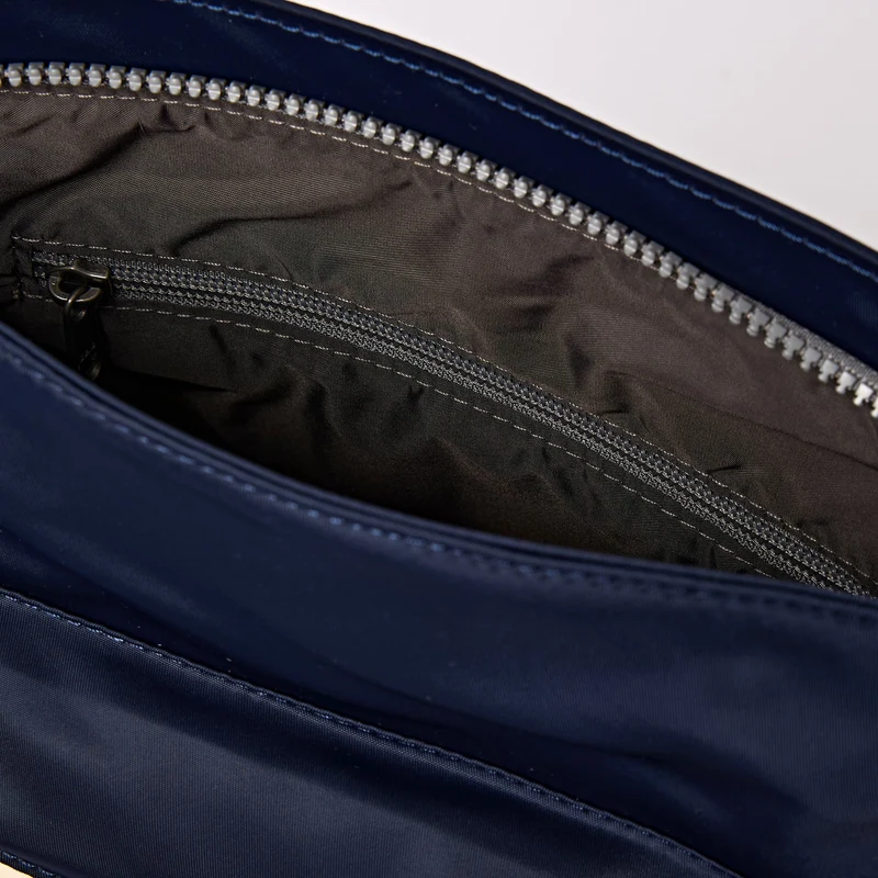 ROKA Kennington B Midnight Stripe Medium Tasche aus recyceltem Nylon