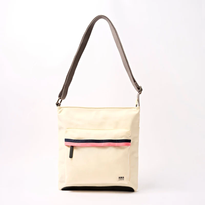 ROKA Kennington B Wachspapierstreifen Mittelgroße Tasche aus recyceltem Nylon