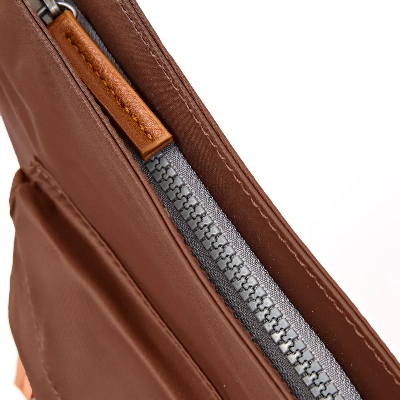 ROKA Kennington B Medium Recycling-Nylon-Tasche | Rocky Road