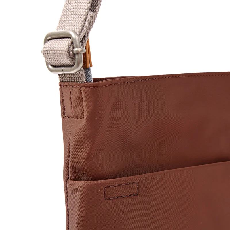 ROKA Kennington B Medium Recycling-Nylon-Tasche | Rocky Road