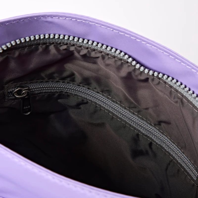 ROKA Kennington B Mittelgroße Tasche aus recyceltem Nylon | Thistle Bloom
