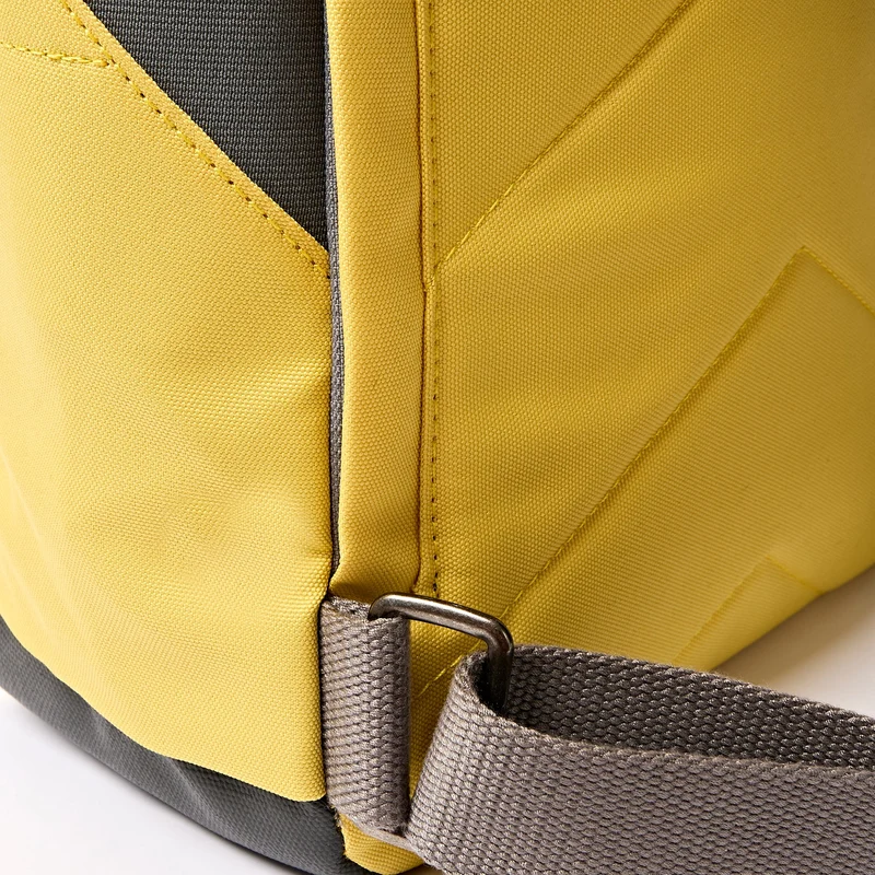 ROKA Canfield B Lemonade Stripe Kleine Tasche aus recyceltem Nylon