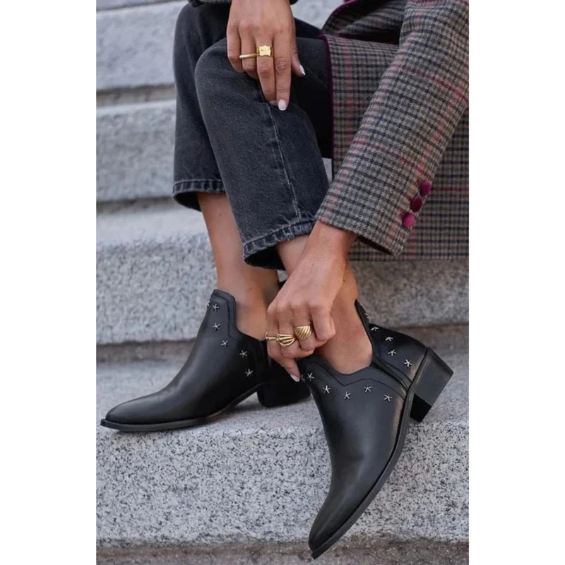 Inara | Damen Schwarze Orthopädische Stiefeletten mit Stern Nieten