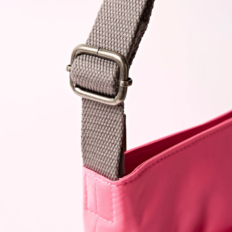 ROKA Kennington B Medium Recycling-Nylon-Tasche | Pink Lemonade
