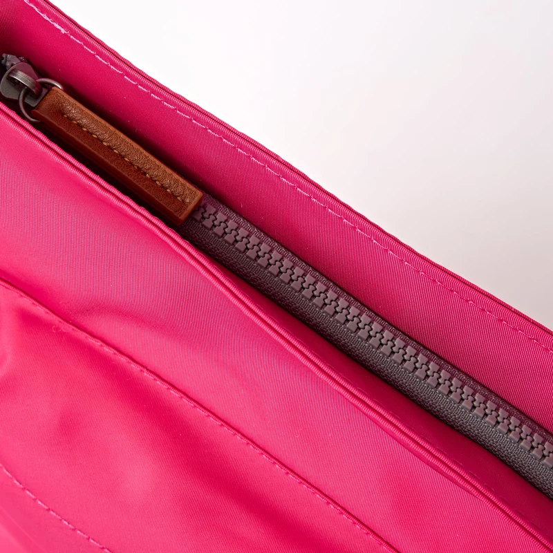 ROKA Kennington B Medium Recycling-Nylon-Tasche | Granitrot
