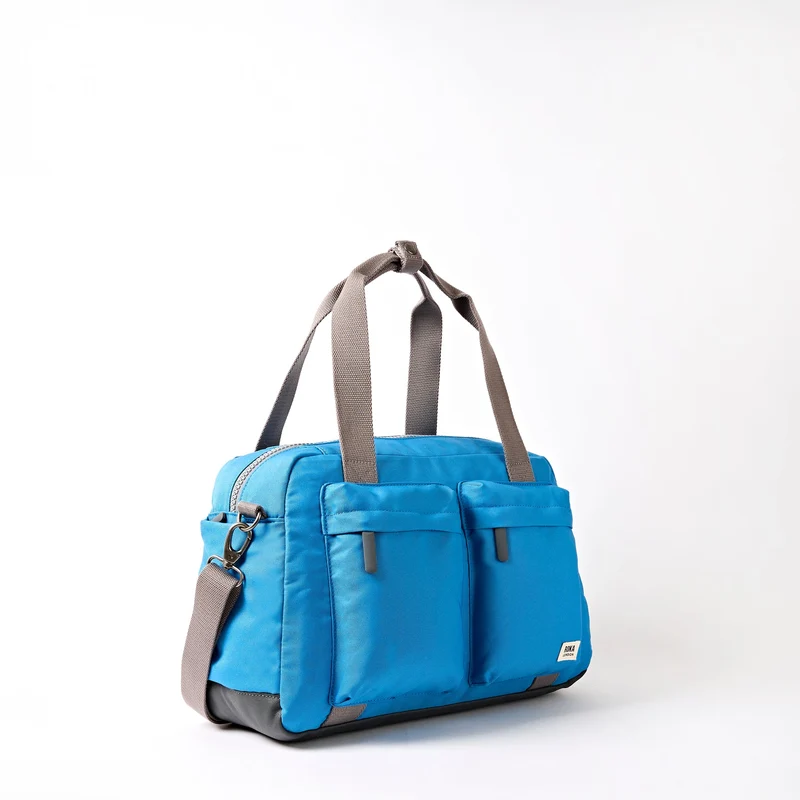 ROKA Gatwick Kleine Tasche aus recyceltem Canvas | Malibu Blau