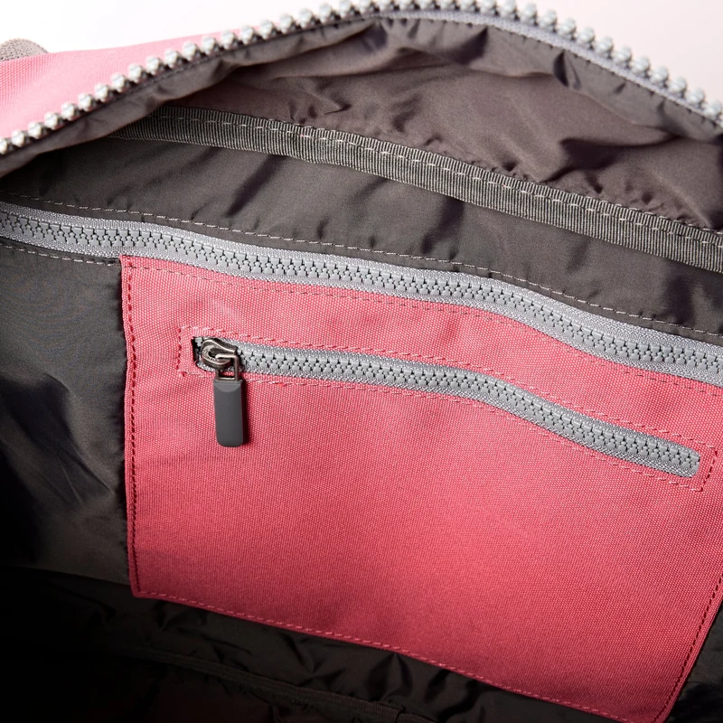 ROKA Gatwick Medium Tasche aus recyceltem Canvas | Pink Lemonade