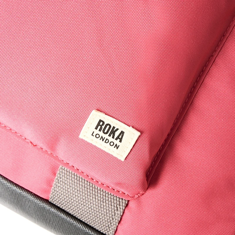 ROKA Gatwick Medium Tasche aus recyceltem Canvas | Pink Lemonade