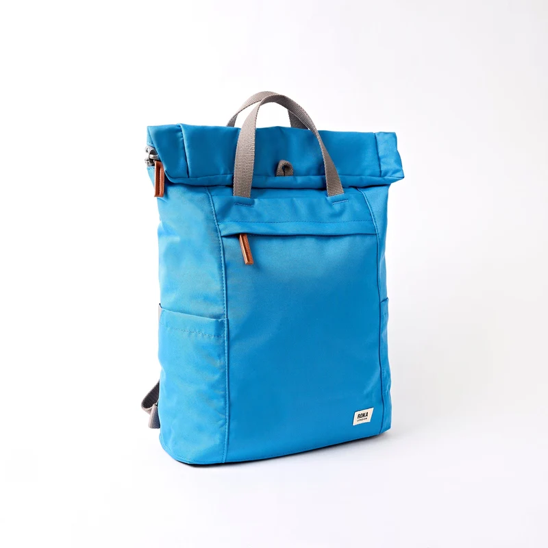 ROKA Finchley Eine große Tasche aus recyceltem Canvas in Malibu-Blau