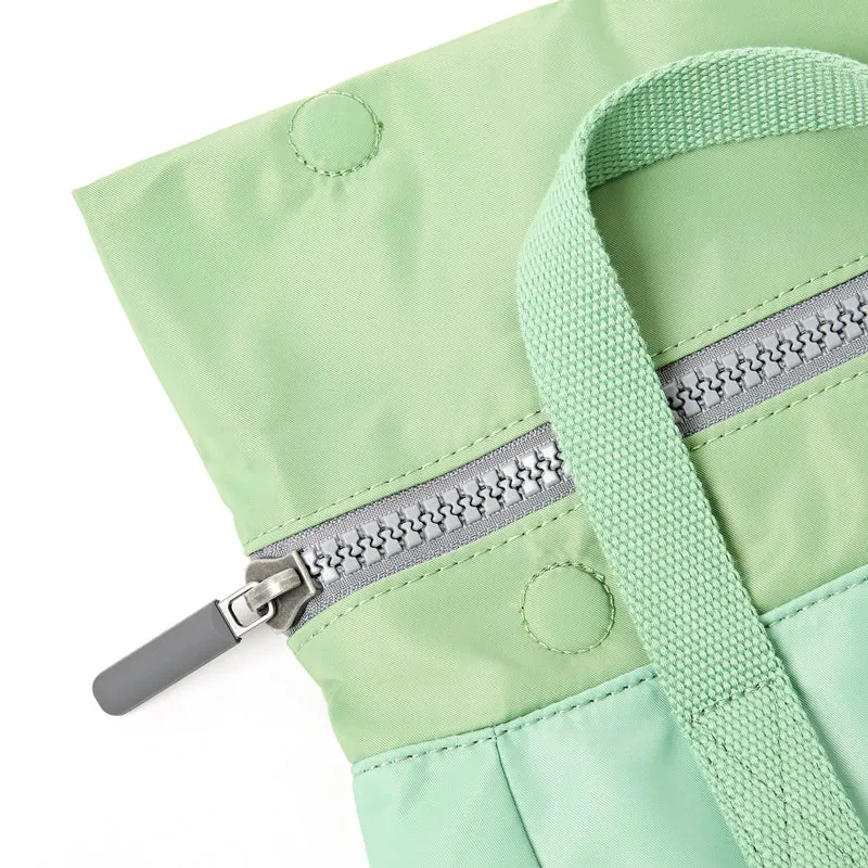 ROKA Canfield B Grüner, tonaler kleiner Beutel aus recyceltem Nylon