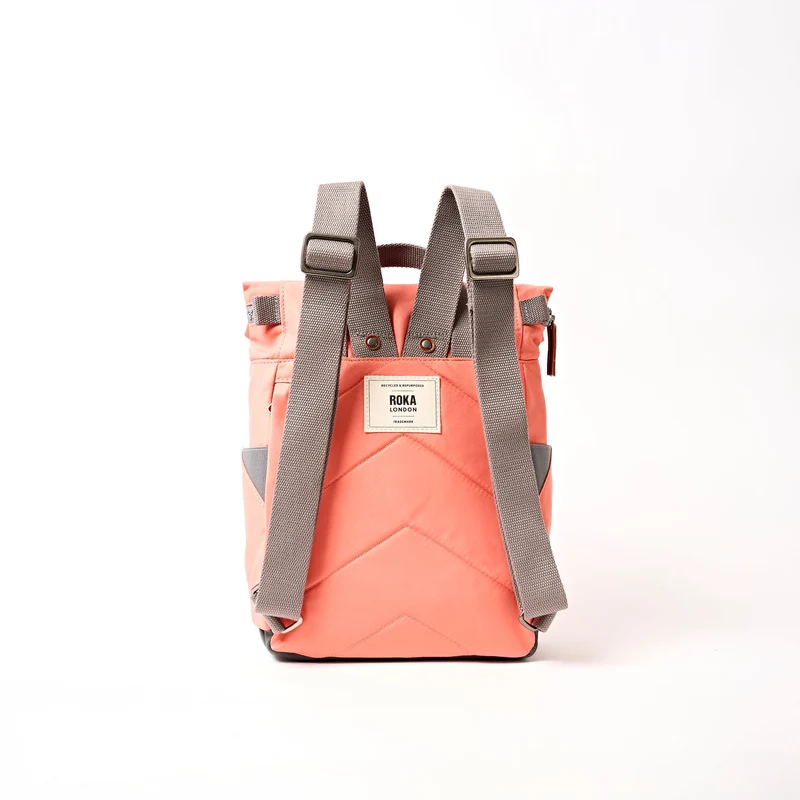 ROKA Canfield B Sugar Coral Kleine Tasche aus recyceltem Nylon