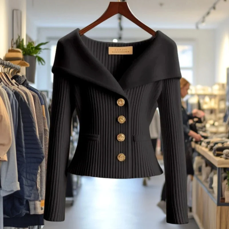 Mathea | Damen Strickjacke mit Revers und Knöpfen