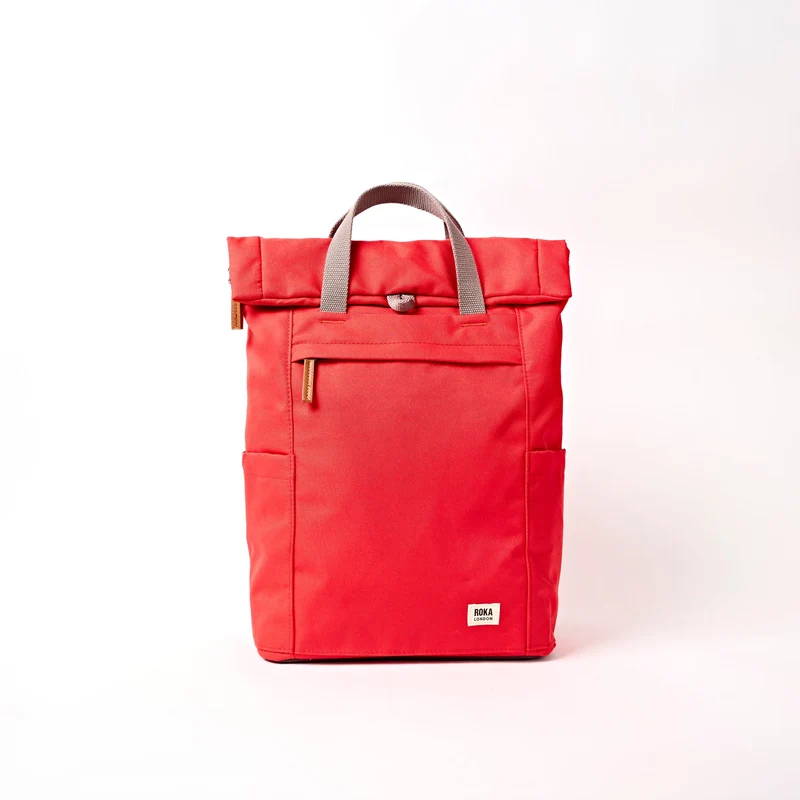 ROKA Finchley Eine mittelgroße, scharlachrote Tasche aus recyceltem Canvas