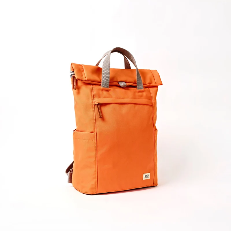 ROKA Finchley Eine mittelgroße Tasche aus recyceltem Canvas in Jaffa-Orange