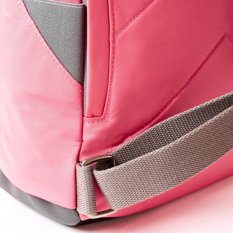 ROKA Canfield B Pink Lemonade Kleine Tasche aus recyceltem Nylon