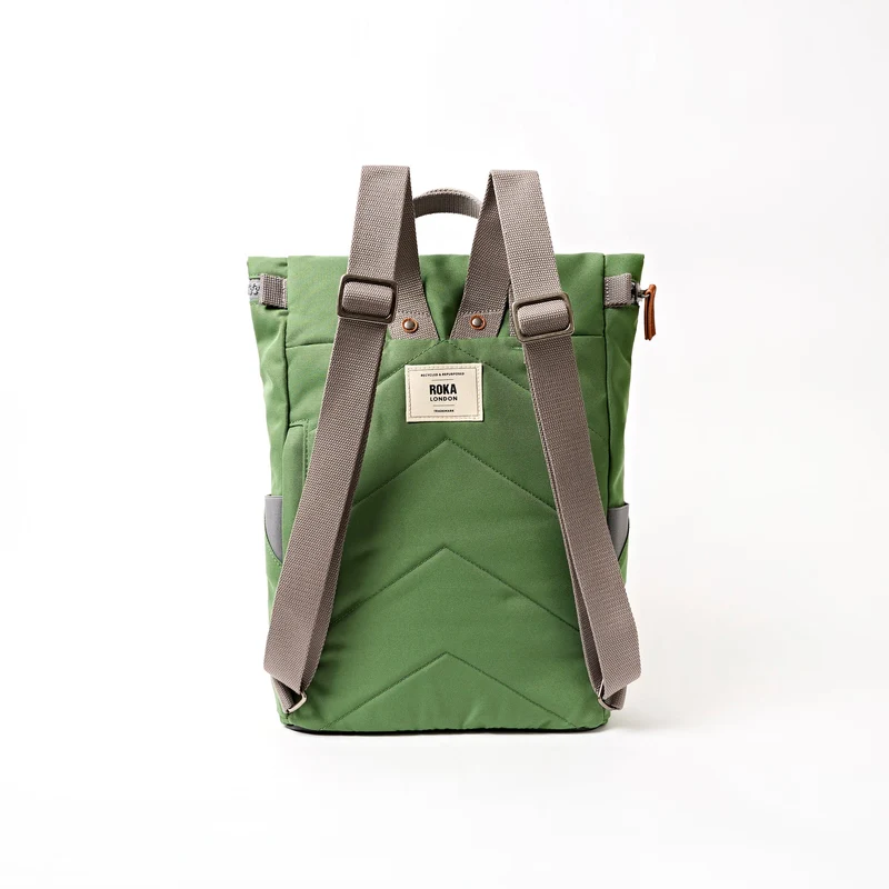 ROKA Finchley Eine mittelgroße Tasche aus recyceltem Canvas mit Artischockenmotiv