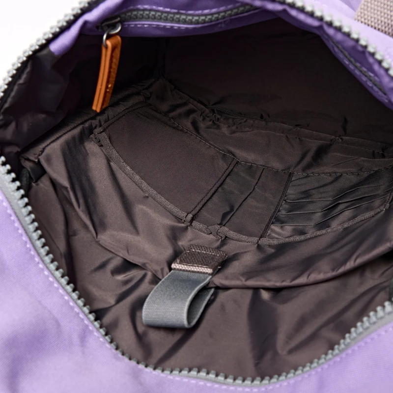ROKA Finchley Eine kleine Tasche aus recyceltem Canvas von Thistle Bloom