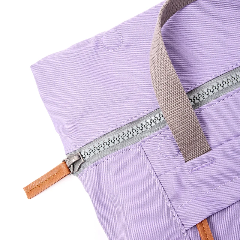 ROKA Finchley Eine kleine Tasche aus recyceltem Canvas von Thistle Bloom