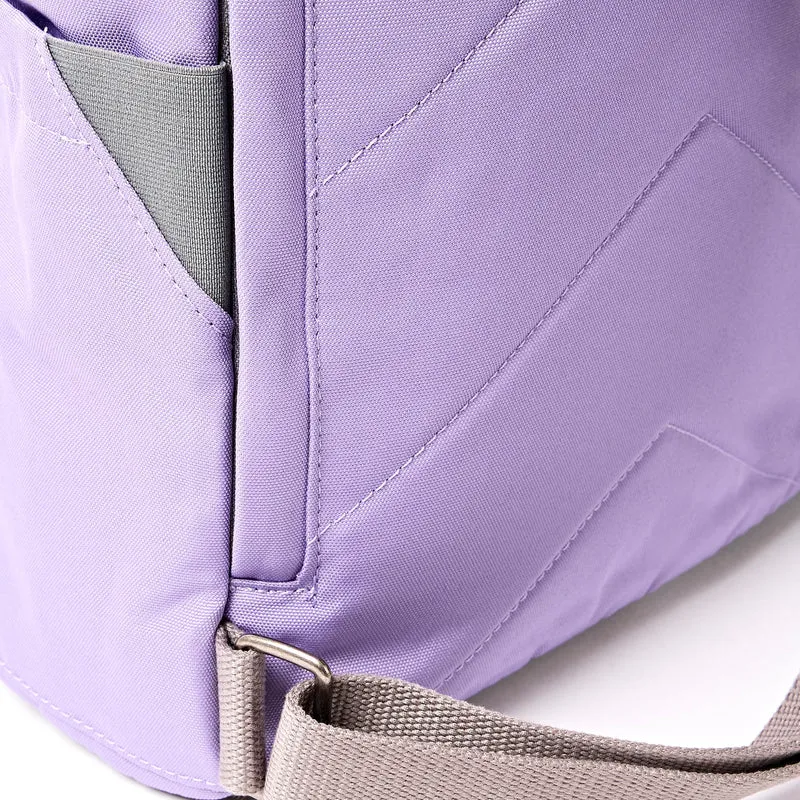 ROKA Finchley Eine kleine Tasche aus recyceltem Canvas von Thistle Bloom