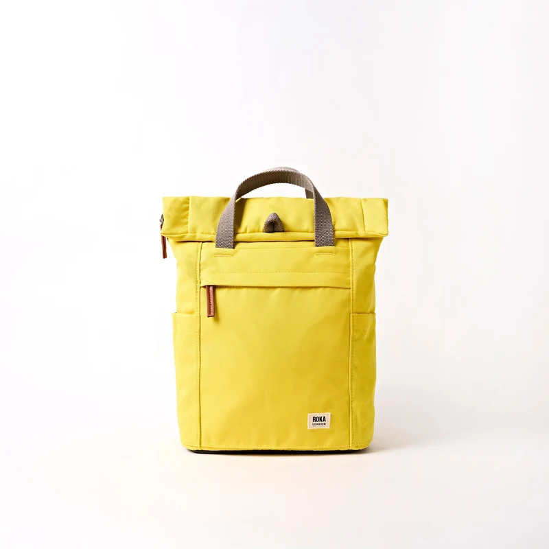 ROKA Finchley Kleine Tasche aus recyceltem Canvas mit Passionsfrucht-Motiv