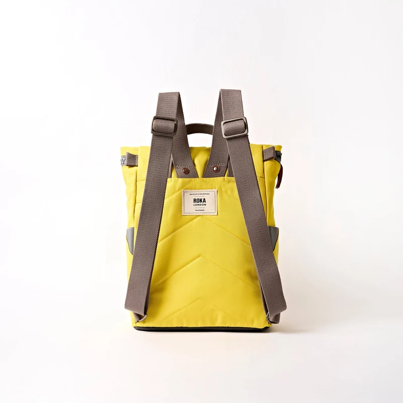 ROKA Finchley Kleine Tasche aus recyceltem Canvas mit Passionsfrucht-Motiv