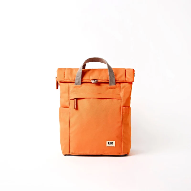 ROKA Finchley Eine kleine Tasche aus recyceltem Canvas von Jaffa Orange