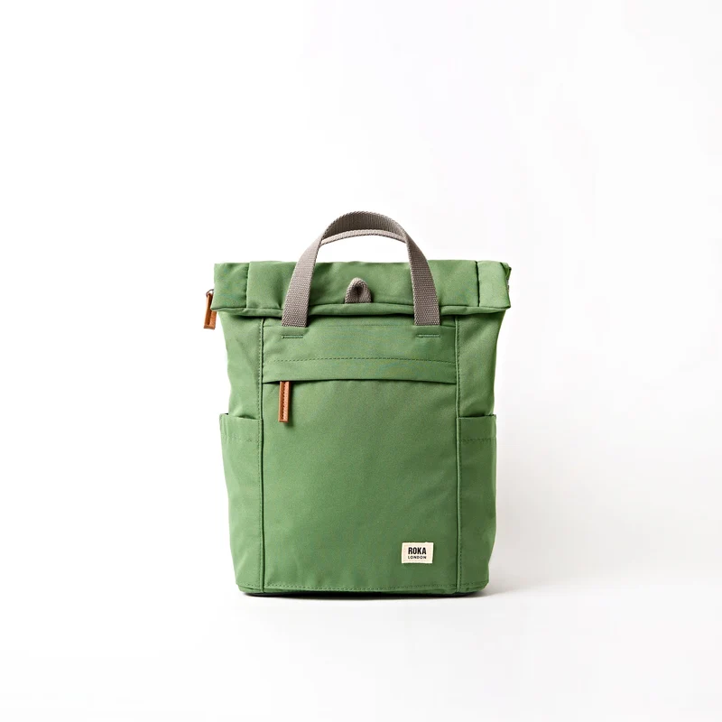 ROKA Finchley Eine kleine Tasche aus recyceltem Canvas mit Artischockenmotiv