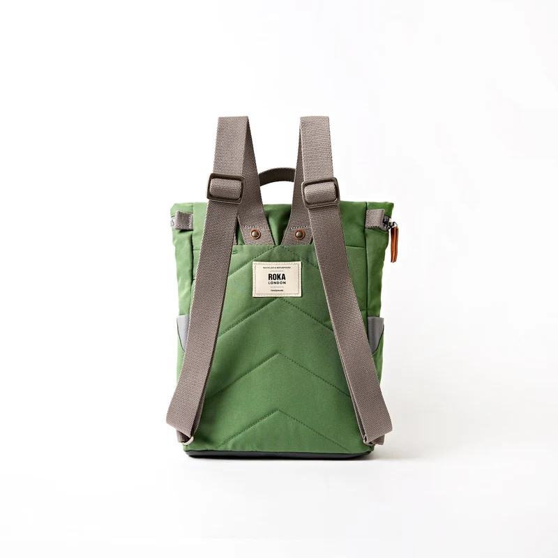 ROKA Finchley Eine kleine Tasche aus recyceltem Canvas mit Artischockenmotiv