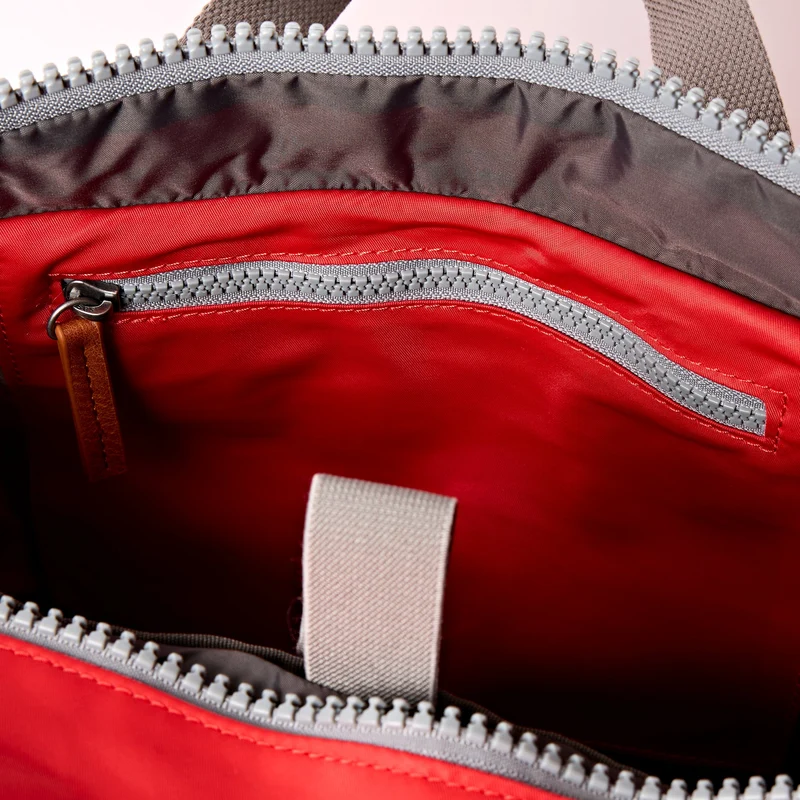 ROKA Canfield B Scarlet Medium Tasche aus recyceltem Nylon