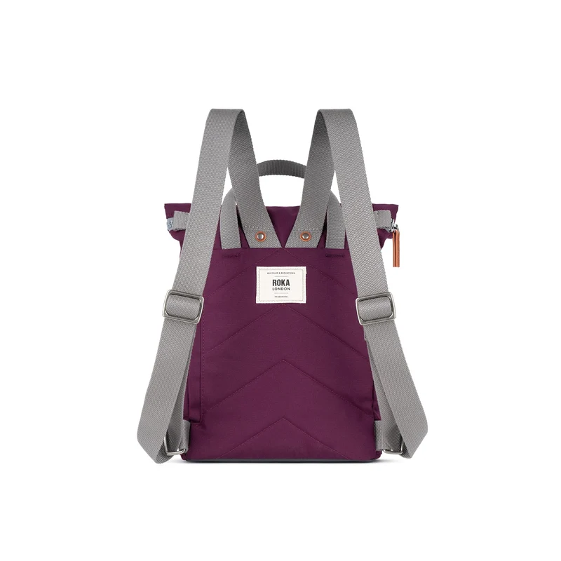 ROKA Finchley Eine kleine Tasche aus recyceltem Canvas mit Kirschlack-Optik