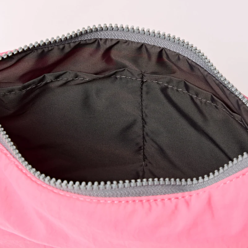 ROKA Farringdon Recycelter Taslon-Beutel in Pink Lemonade