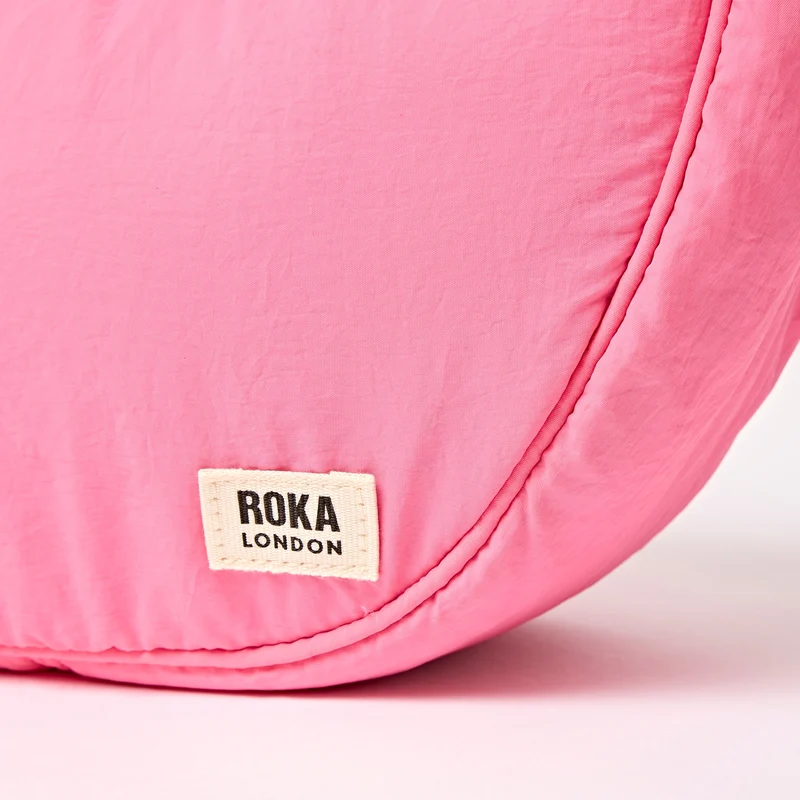 ROKA Farringdon Recycelter Taslon-Beutel in Pink Lemonade