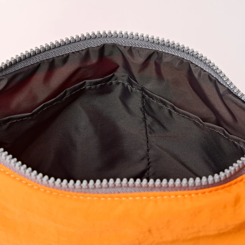 ROKA Farringdon Jaffa Orange Recycling-Taslon-Tasche