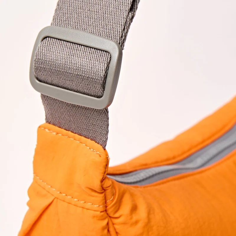 ROKA Farringdon Jaffa Orange Recycling-Taslon-Tasche