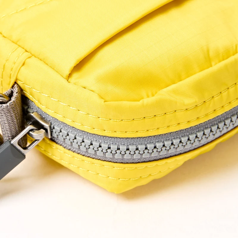 ROKA Bond Passionsfrucht-Tasche aus recyceltem Nylon