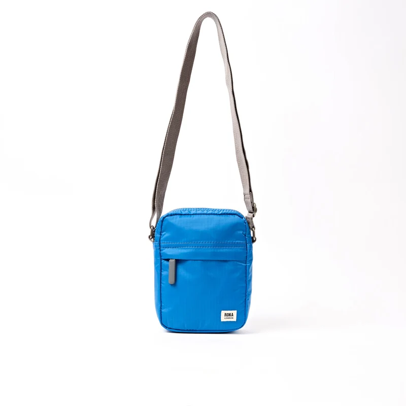 ROKA Bond Malibu Blue Tasche aus recyceltem Nylon