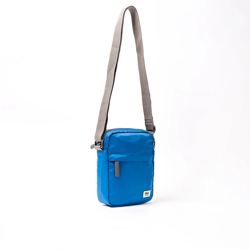 ROKA Bond Malibu Blue Tasche aus recyceltem Nylon