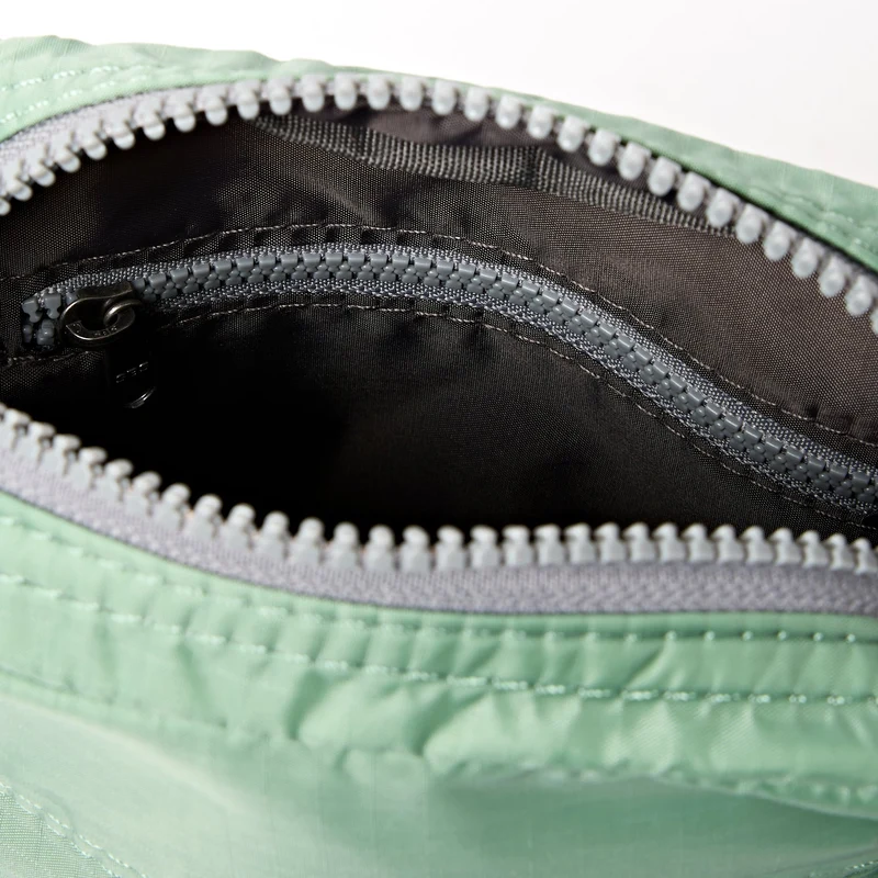 ROKA Bond Frost-Tasche aus recyceltem Nylon
