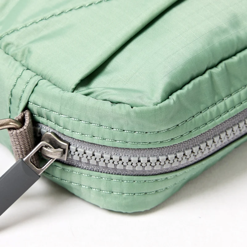 ROKA Bond Frost-Tasche aus recyceltem Nylon