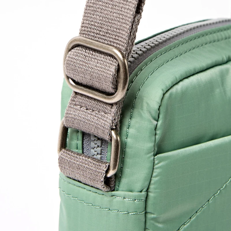 ROKA Bond Frost-Tasche aus recyceltem Nylon